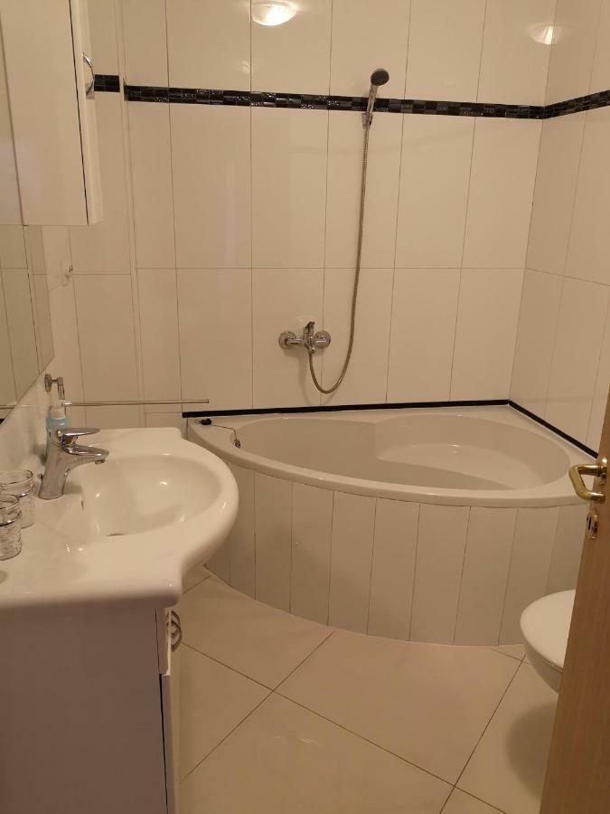 Apartments Galic Омиш Экстерьер фото