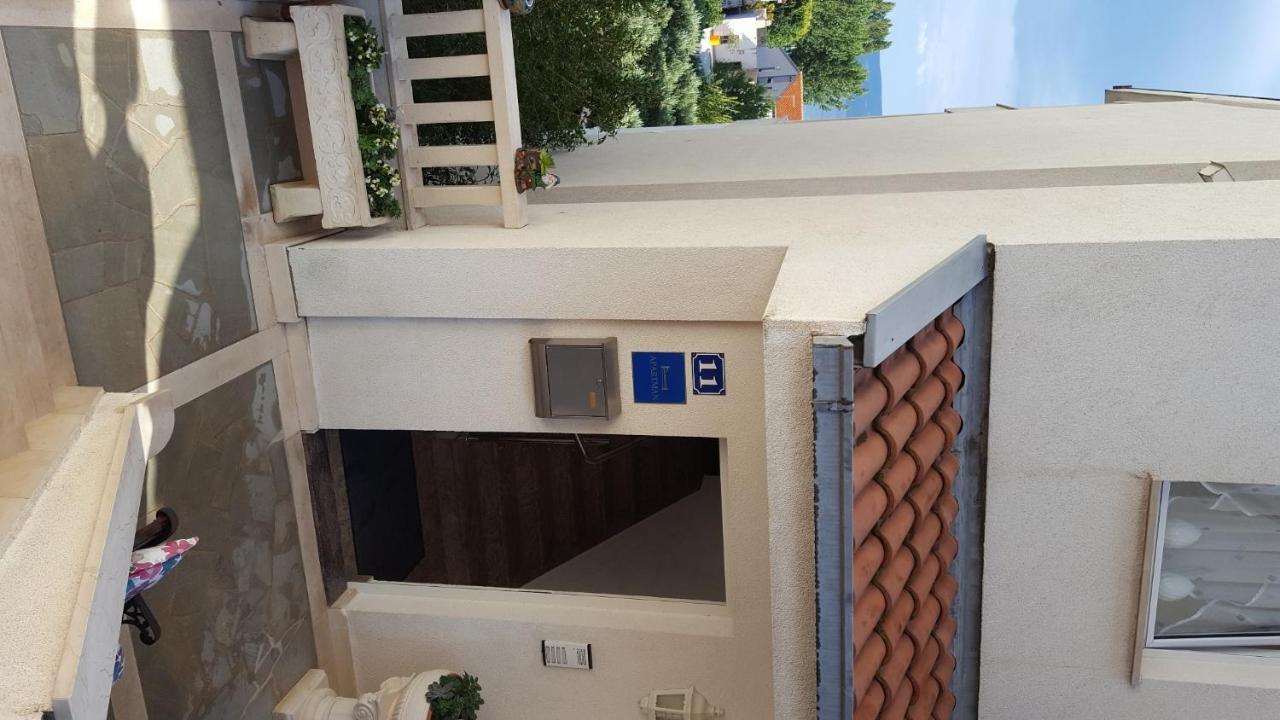 Apartments Galic Омиш Экстерьер фото